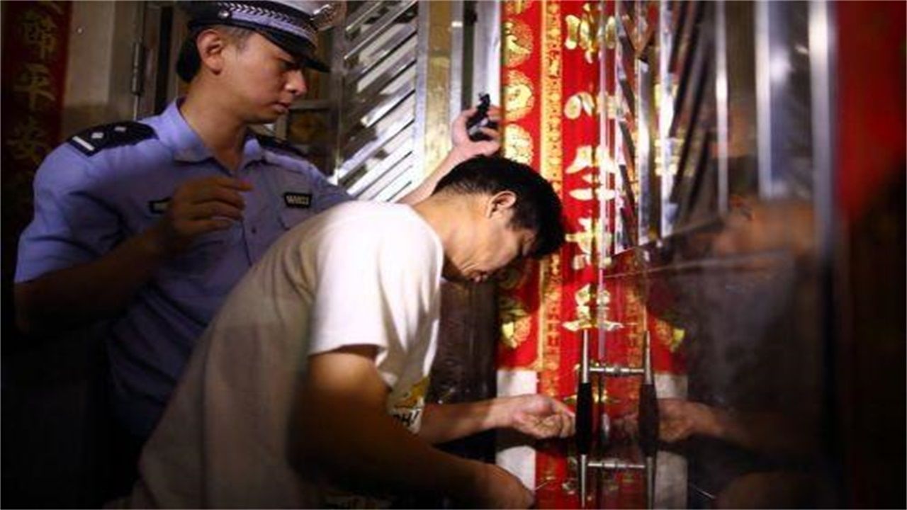 通辽请开锁师傅开了锁后，师傅为什么一般都不进门，就算主人请也不进去？